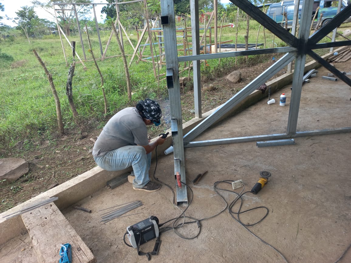 Estructuras y otros. Racks o muebles en vehículos de trabajo