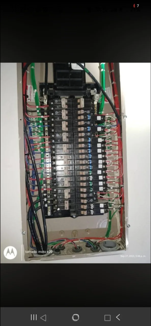 cableado, así que el título ideal sería: ⚡ Instalación y organización de tablero eléctrico