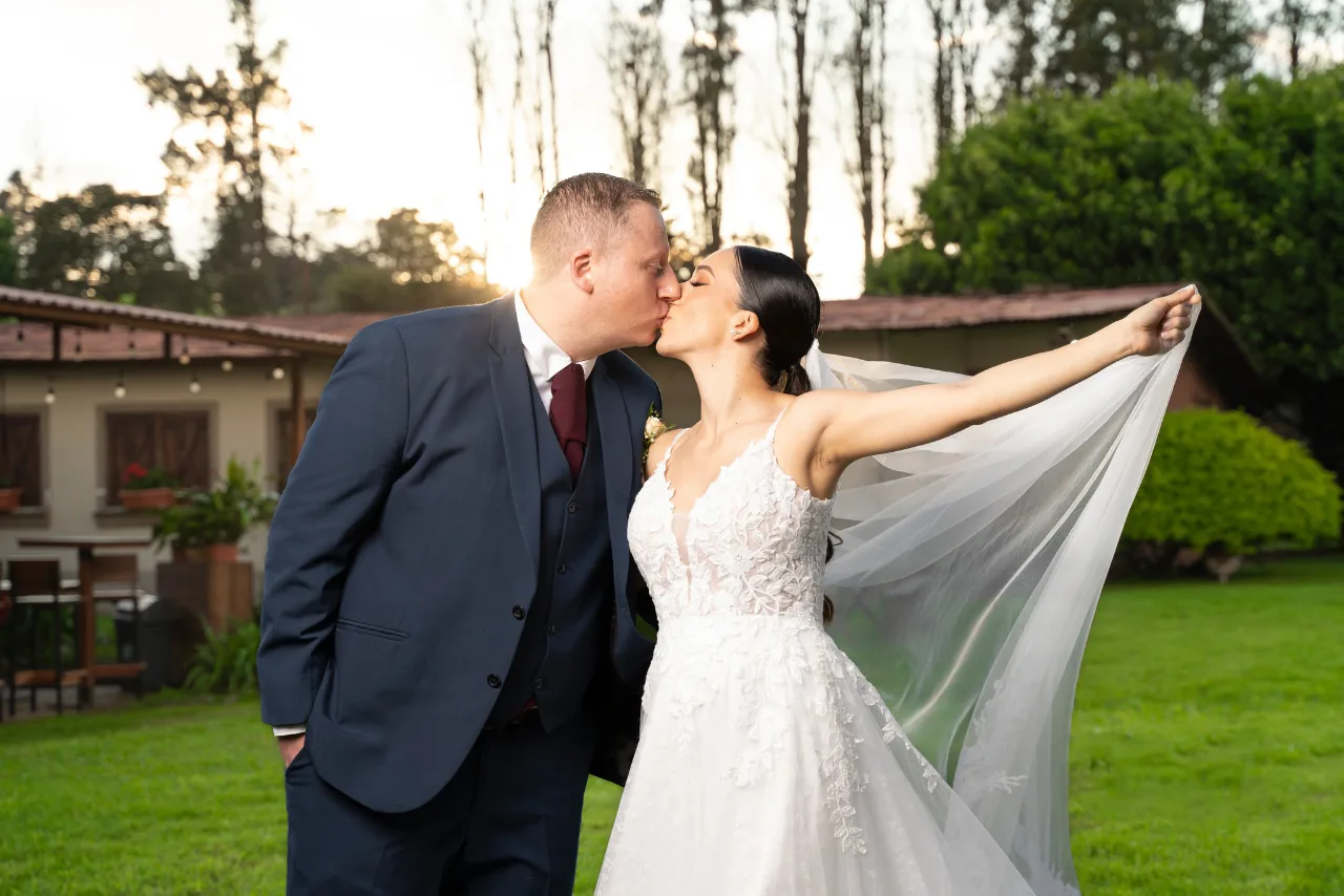 Fotografia profesional de bodas, 15 años, baby shower, headshots, etc.